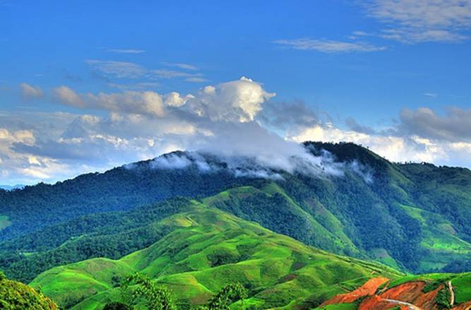 The Frontier between “Heaven and Earth”, Pha Din Pass in Dien Bien